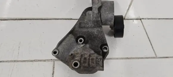 Iveco Daily 4th gen Generator/alternator bracket 504115732
