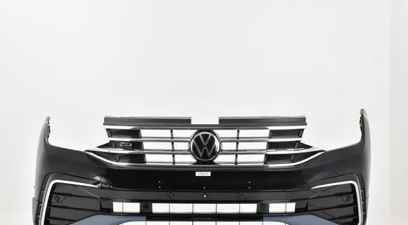 Volkswagen Tiguan Front bumper 5NN807221B
