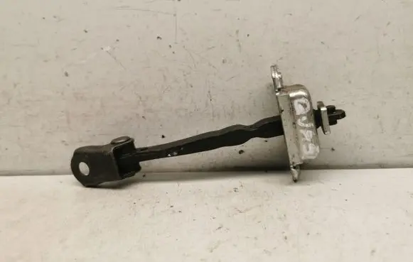 Nissan Qashqai Front door check strap stopper