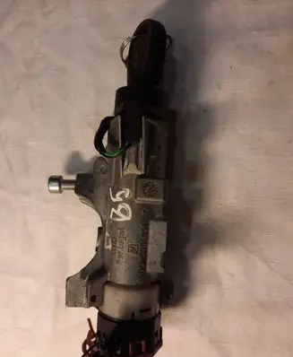Volkswagen PASSAT B5 Ignition lock 4D0905851