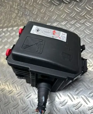 Peugeot 208 II Fuse module 9804848480