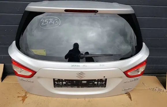 Suzuki SX4 S-Cross Truck tailgate