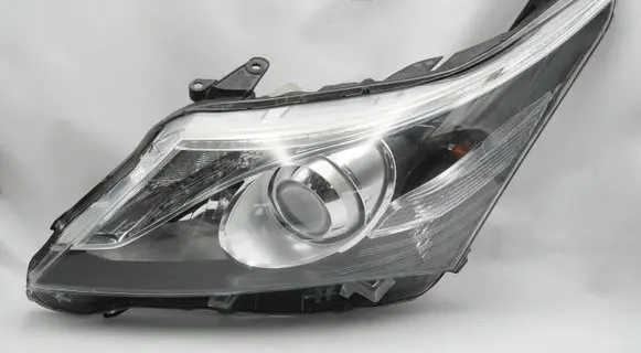 Toyota Avensis T270 Headlight/headlamp 1010017685