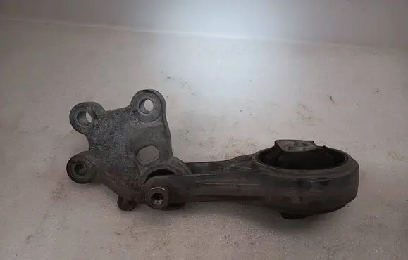 Chevrolet Volt I Engine mount bracket 20877918 20957835