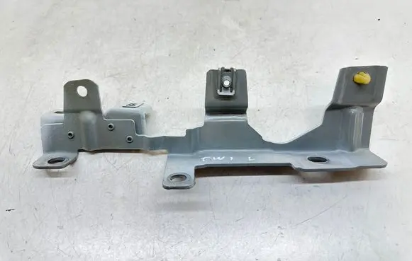 Renault Twingo II Fender mounting bracket R33G1E