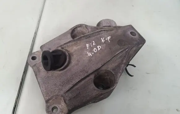 BMW 6 F12 F13 Engine mounting bracket 22116788557 6777623
