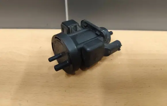 Mercedes-Benz ML W163 Turbo solenoid valve A0005450427