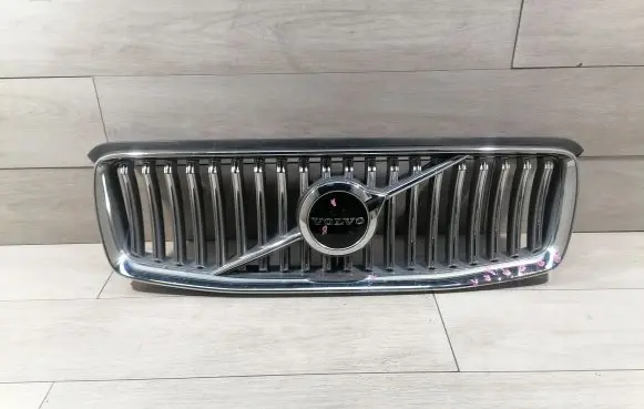 Volvo XC90 Front bumper upper radiator grill 31698383