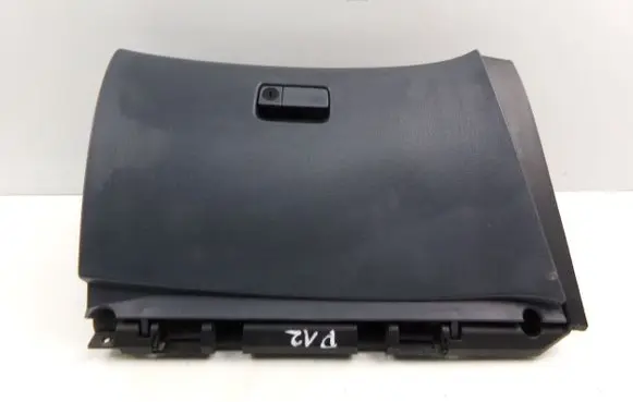 Nissan Primera Glove box 68520AV600