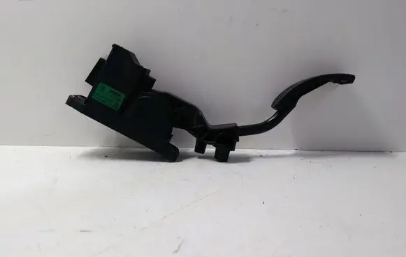 Volkswagen Golf IV Accelerator throttle pedal