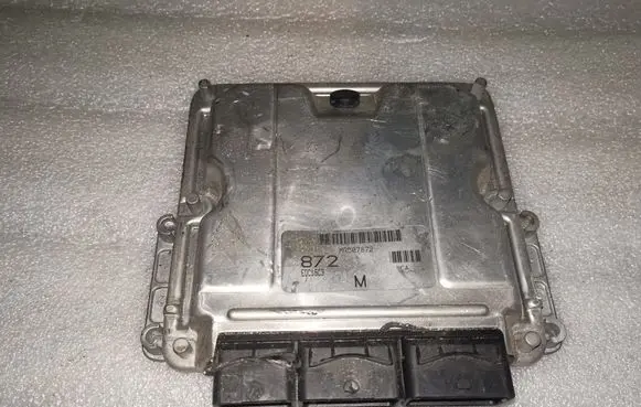 Mitsubishi Space Star Engine control unit/module 0281010438 8200066001