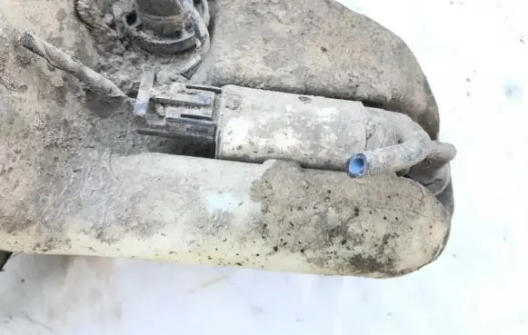 Volvo S40, V40 Windscreen/windshield washer pump