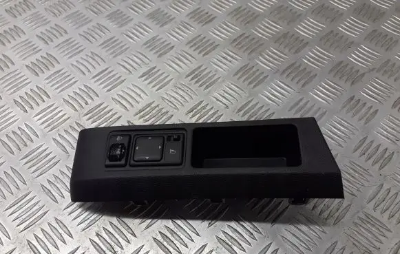 Nissan Micra A set of switches 68485-AX700