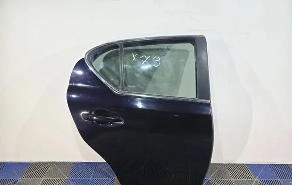 Lexus CT 200H Rear door 