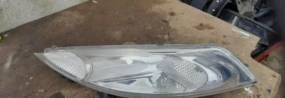 Nissan Juke I F15 Headlight/headlamp