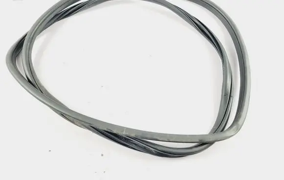 Nissan Pathfinder R52 Rear door rubber seal (on body) 