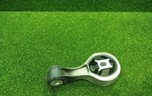 Engine mount bracket