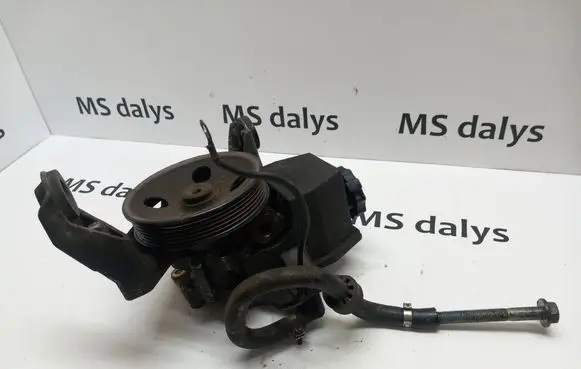 Mercedes-Benz C W203 Power steering pump A0024668401 0024668401 A2039974682