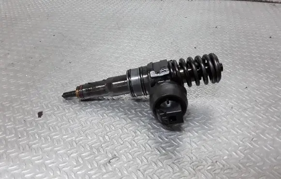 Skoda Octavia Mk2 (1Z) Fuel injector 038130073AG