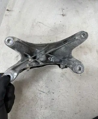 BMW X5 F15 Engine mounting bracket 22116861556