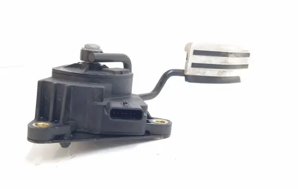 Nissan Qashqai Accelerator throttle pedal 0723A00111 00111
