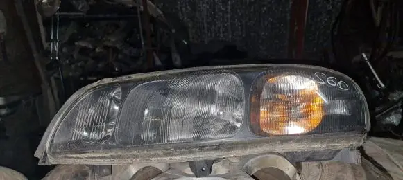 Volvo S60 Headlight/headlamp 8693587