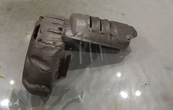 Skoda Fabia Mk2 (5J) Exhaust heat shield 03D253041H