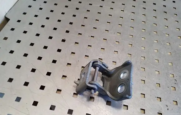 Peugeot 5008 Front door lower hinge 