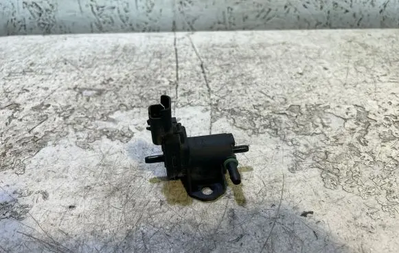 Citroen C5 Vacuum valve 9688124580