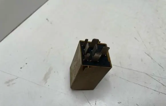BMW 5 E39 Window control relay 61368384505 V23141B3001X15