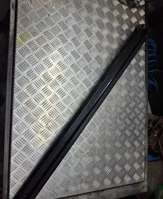 Opel Vivaro Sliding door lower roller guide/hinge 