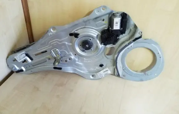 KIA Sportage Front door window regulator with motor 402395B