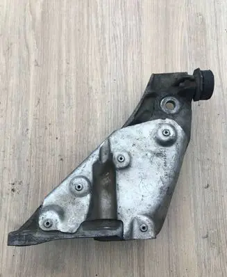 BMW X5 E70 Engine mounting bracket 6772680
