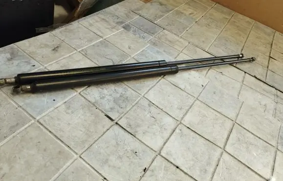 Chrysler Pacifica Tailgate/trunk strut/damper 806992