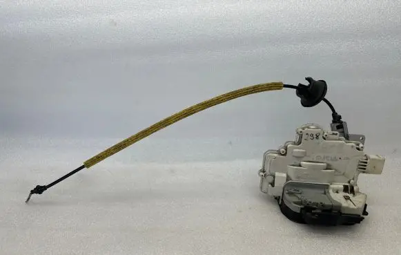 Audi A6 S6 C6 4F Front door lock 4F0839016