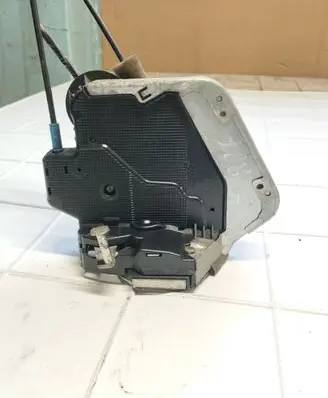Lexus IS 220D-250-350 Rear door lock