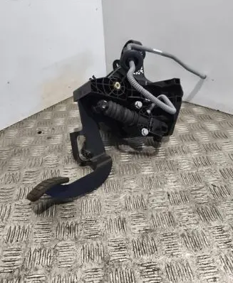 Renault Trafic III (X82) Clutch pedal 465039413R 81007514A 0914176
