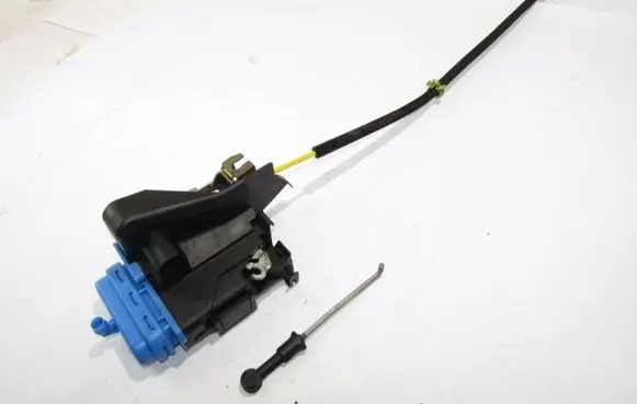 Audi A4 S4 B5 8D Rear door lock 8D0839016A