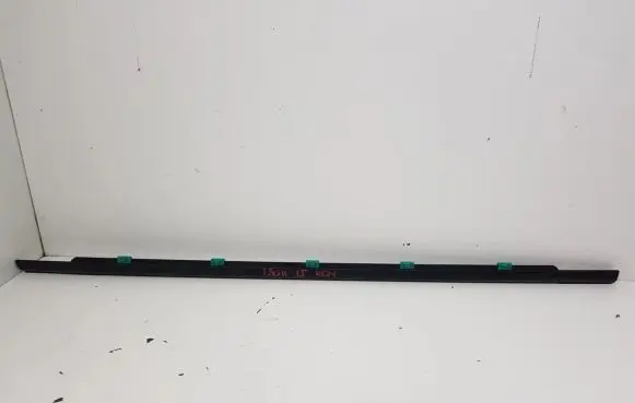 Hyundai i30 Rear door glass trim molding 