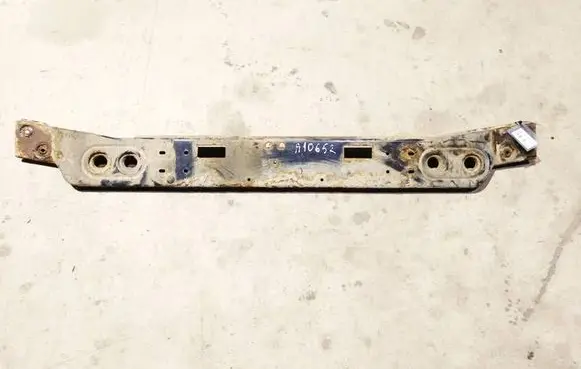 Radiator mount bracket