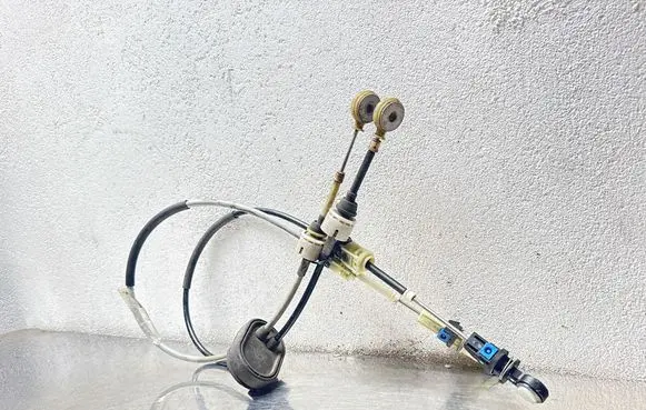 Opel Insignia A Gear shift cable linkage 55583300