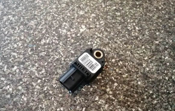 Toyota Avensis T270 Airbag deployment crash/impact sensor 898310W060