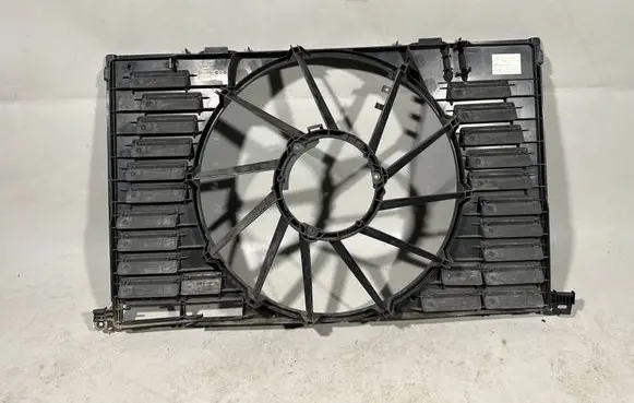 Radiator cooling fan shroud