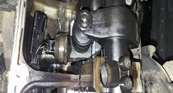 Volkswagen PASSAT B6 Fuel injector 