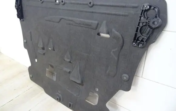Volvo V60 Engine splash shield/under tray 32226491