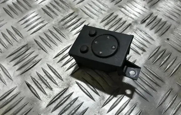 Wing mirror switch