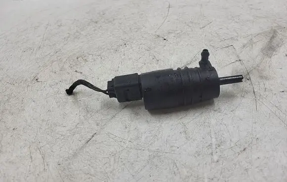 BMW 3 E46 Windshield washer spray nozzle 