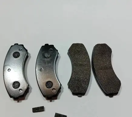 Mitsubishi Pajero Brake pads (front) MZ690340