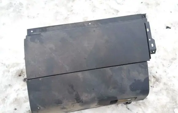 Glove box