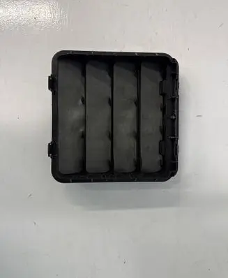 Quarter panel pressure vent